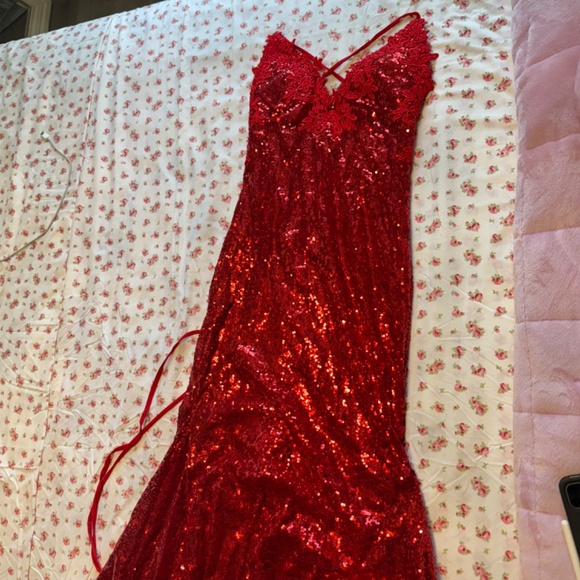 Red sparkly prom dress - Picture 3 of 7